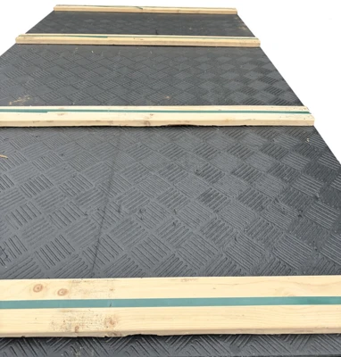 Køreplader - 2. Sortering med kosmetiske fejl - 240 cm x 120 cm x 12 mm - Palle med 40 stk